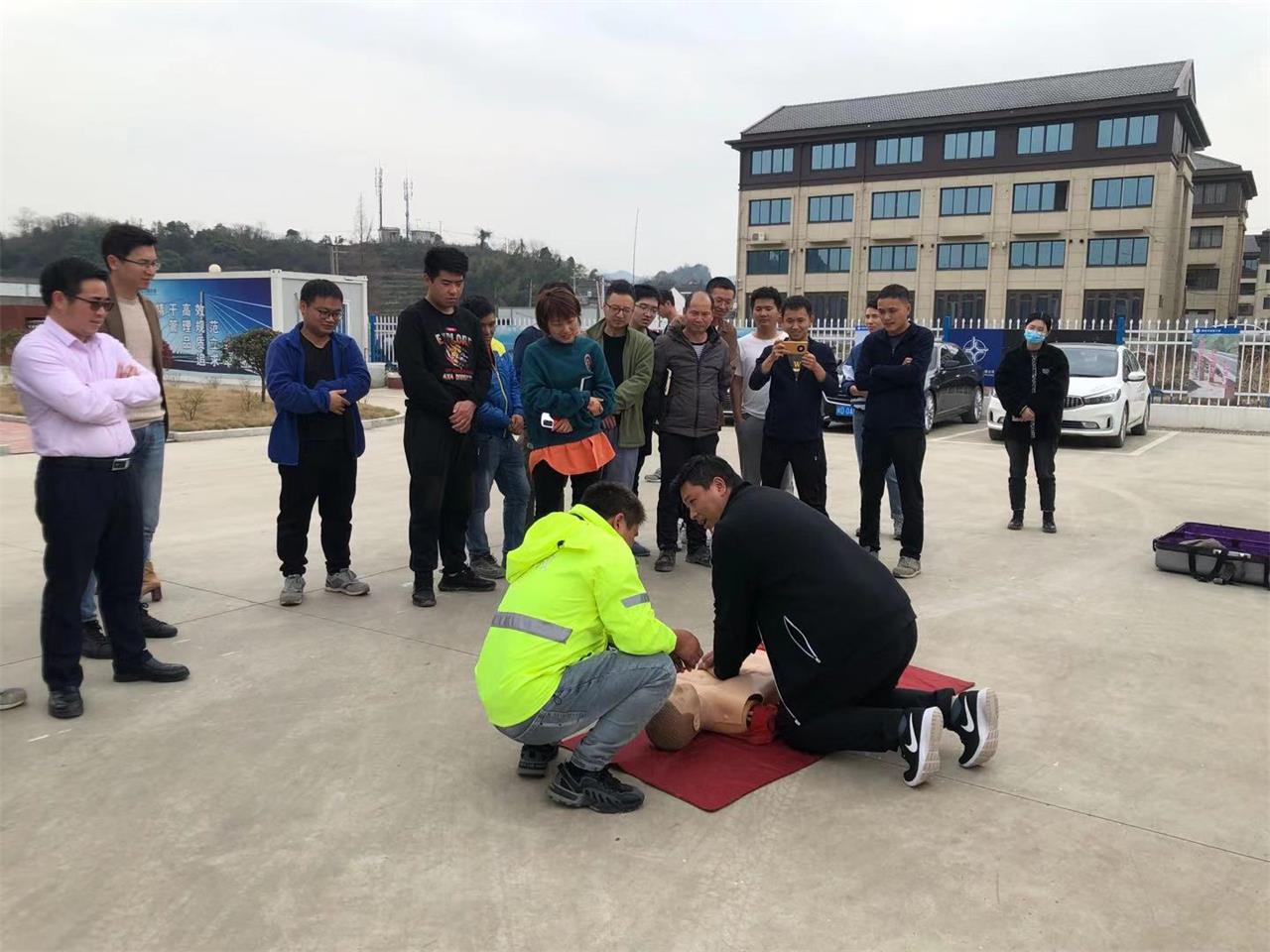 全民“必修课”丨台州博爱医院应邀前往中交四航局开展急救技能培训