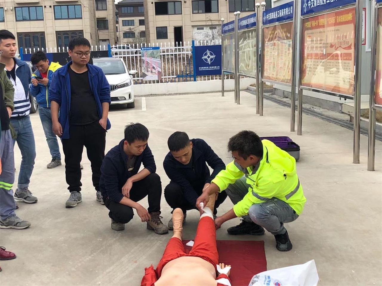 全民“必修课”丨台州博爱医院应邀前往中交四航局开展急救技能培训