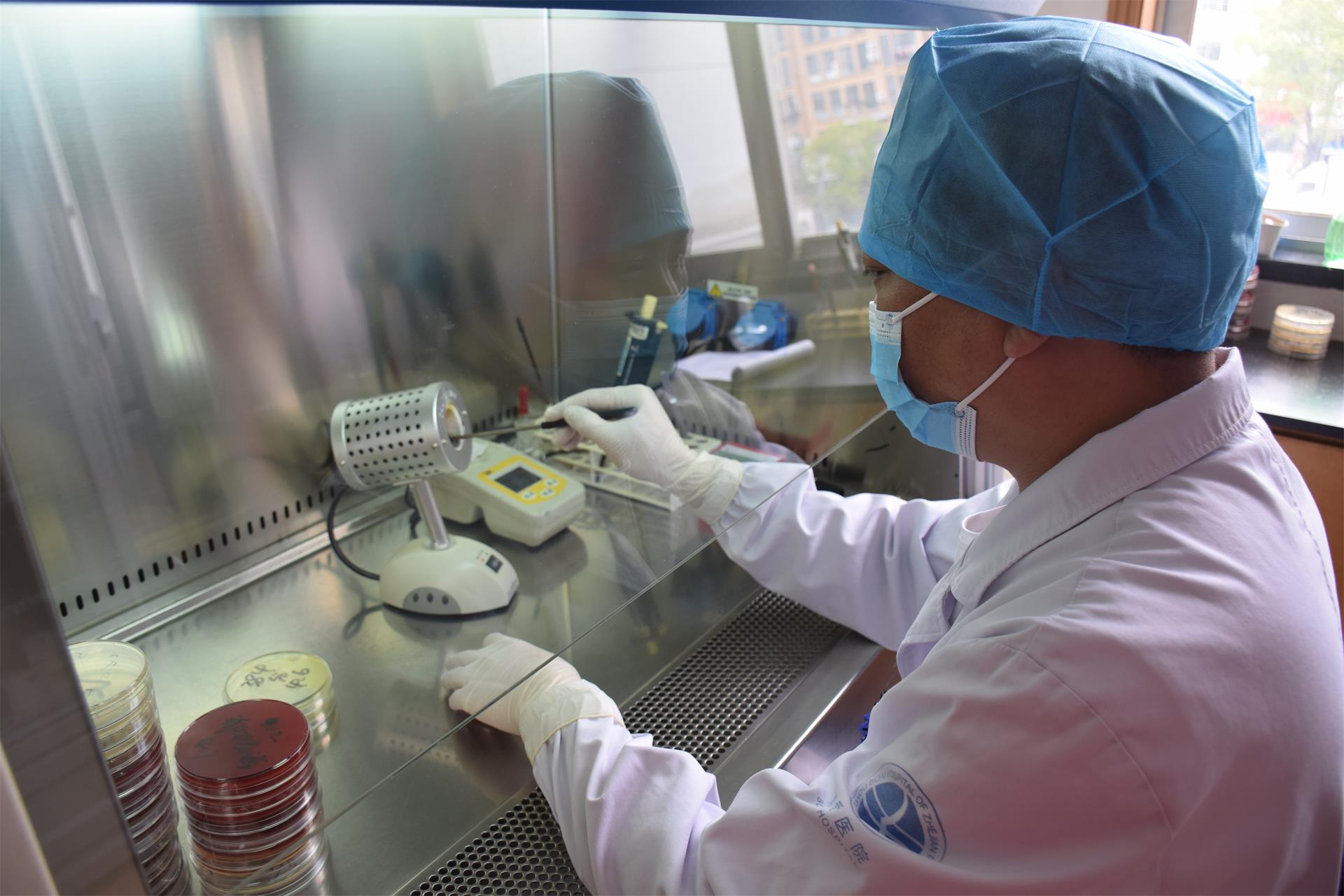 “赤心”浸染党旗、“热血”温暖社会|台州博爱医院医共体