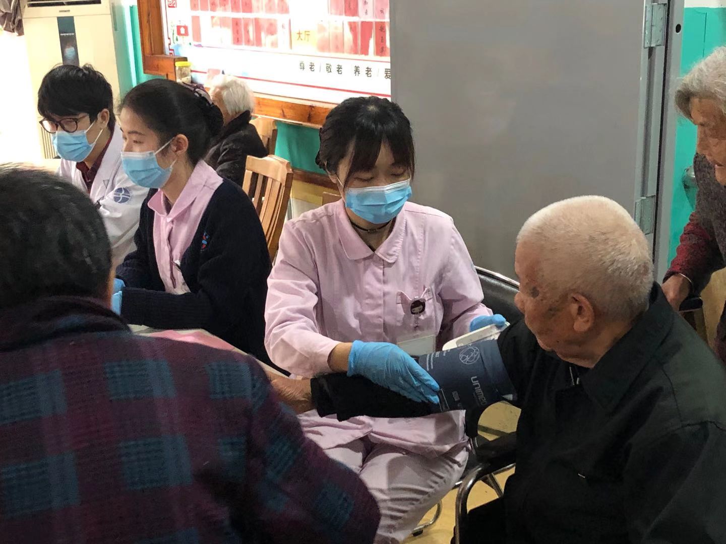 我们是穿梭在老人身边的义诊服务队，健康的明天正等着我们！|台州博爱医院医共体党委