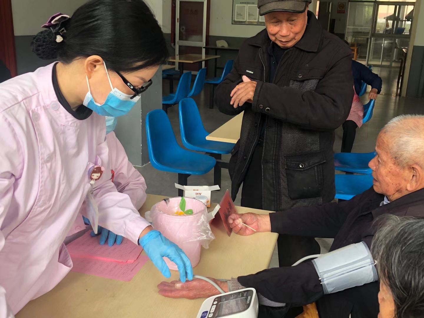 我们是穿梭在老人身边的义诊服务队，健康的明天正等着我们！|台州博爱医院医共体党委