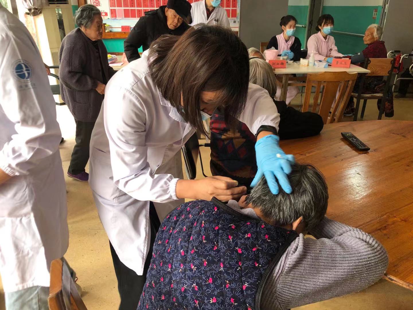 我们是穿梭在老人身边的义诊服务队，健康的明天正等着我们！|台州博爱医院医共体党委