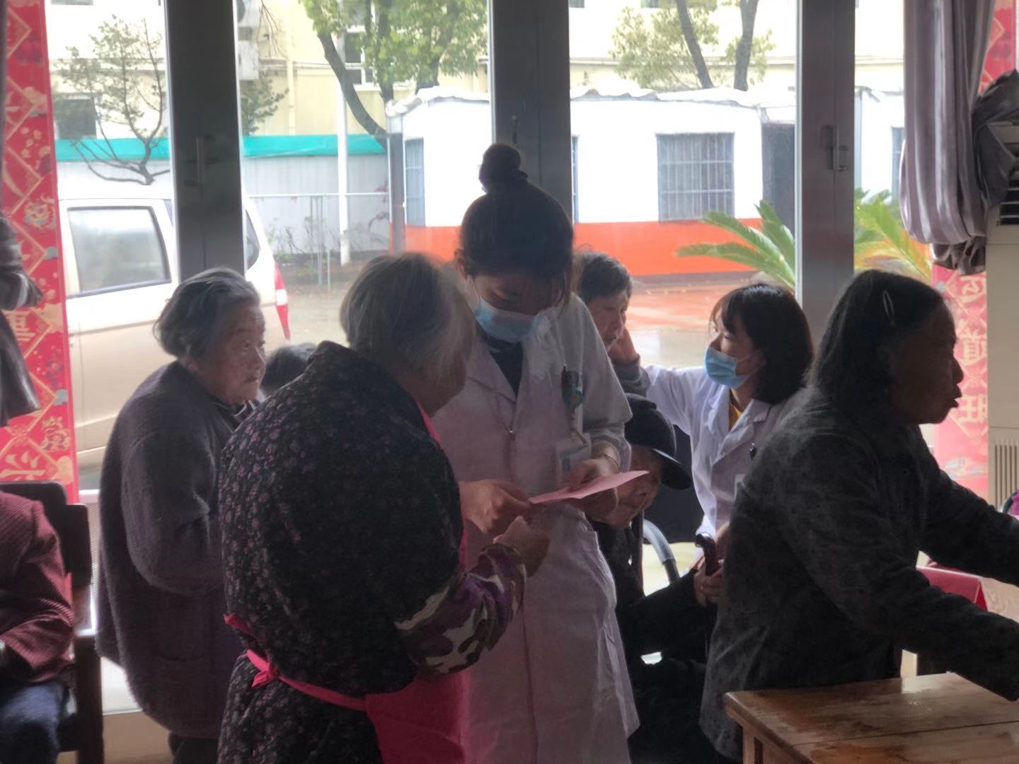 我们是穿梭在老人身边的义诊服务队，健康的明天正等着我们！|台州博爱医院医共体党委