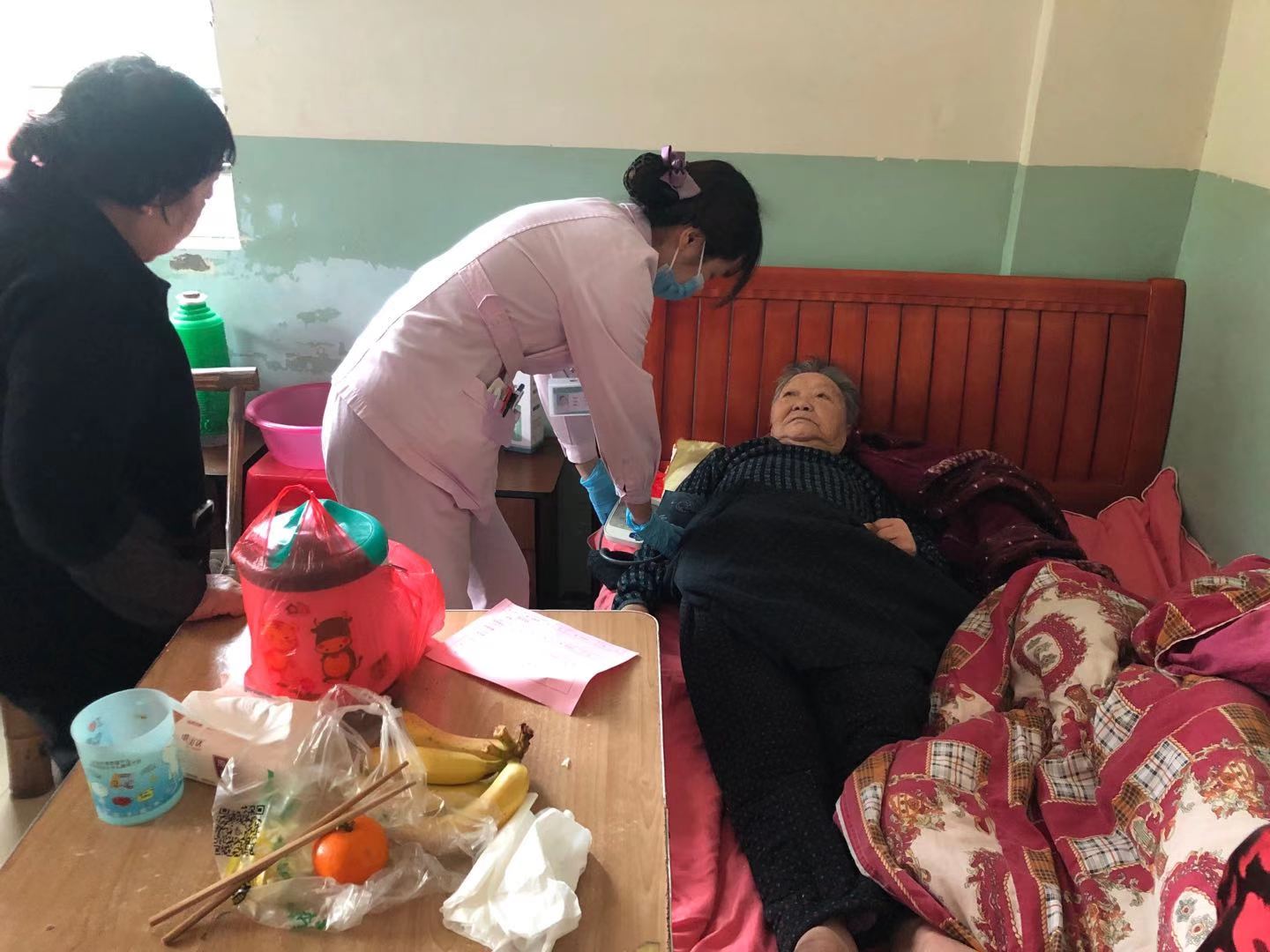 我们是穿梭在老人身边的义诊服务队，健康的明天正等着我们！|台州博爱医院医共体党委