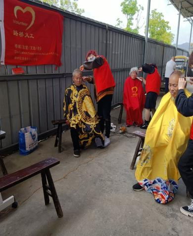 看到你们的笑脸，一切都值得