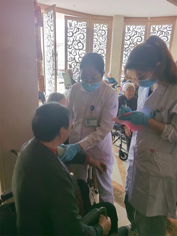 看到你们的笑脸，一切都值得