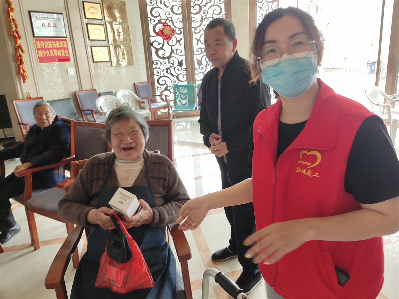 看到你们的笑脸，一切都值得