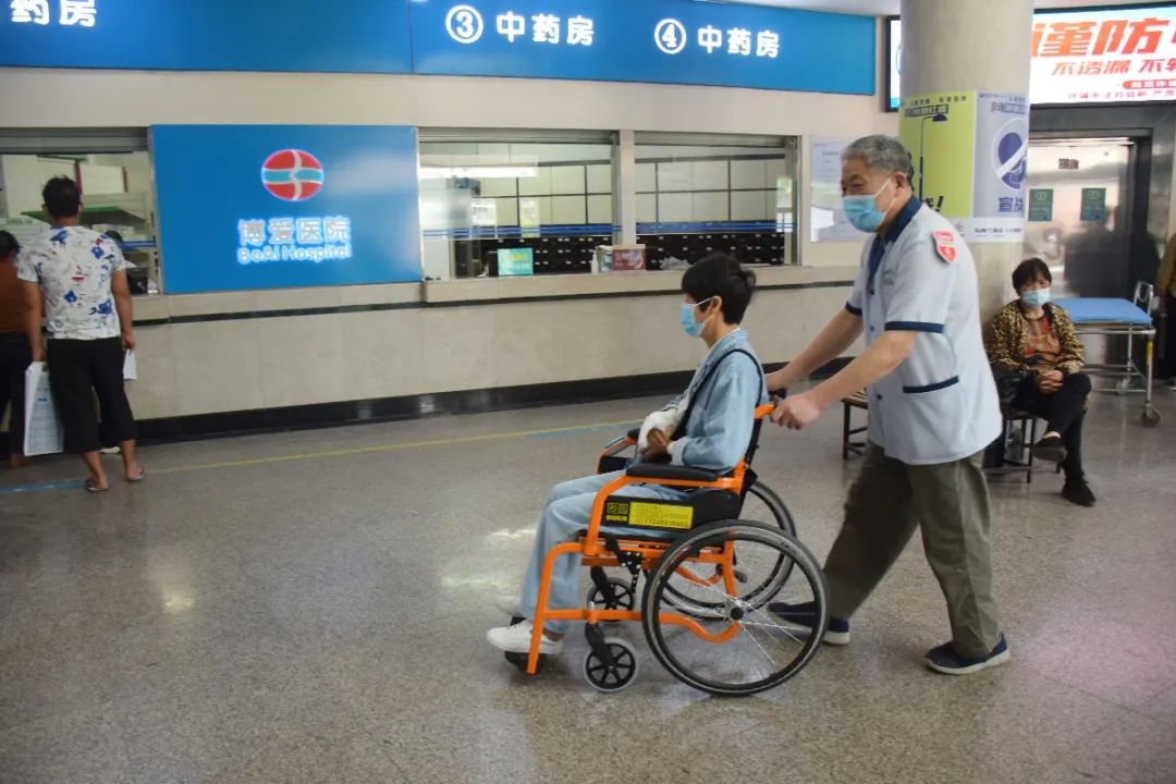 互联网+医疗，“共享轮椅”服务让就医更便捷|台州博爱医院医共体