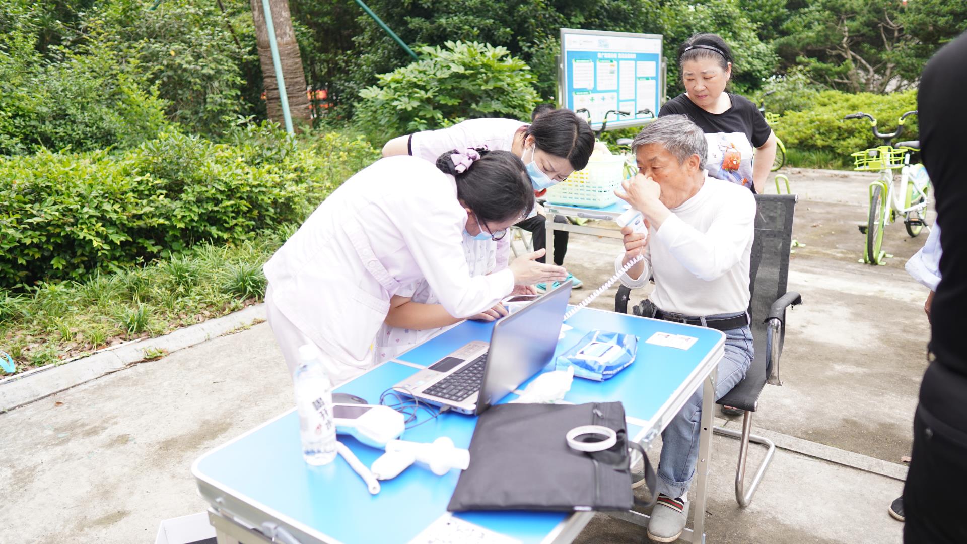 民生实事丨博爱医院医共体健康巡诊车首发开展区肺功能筛查工作