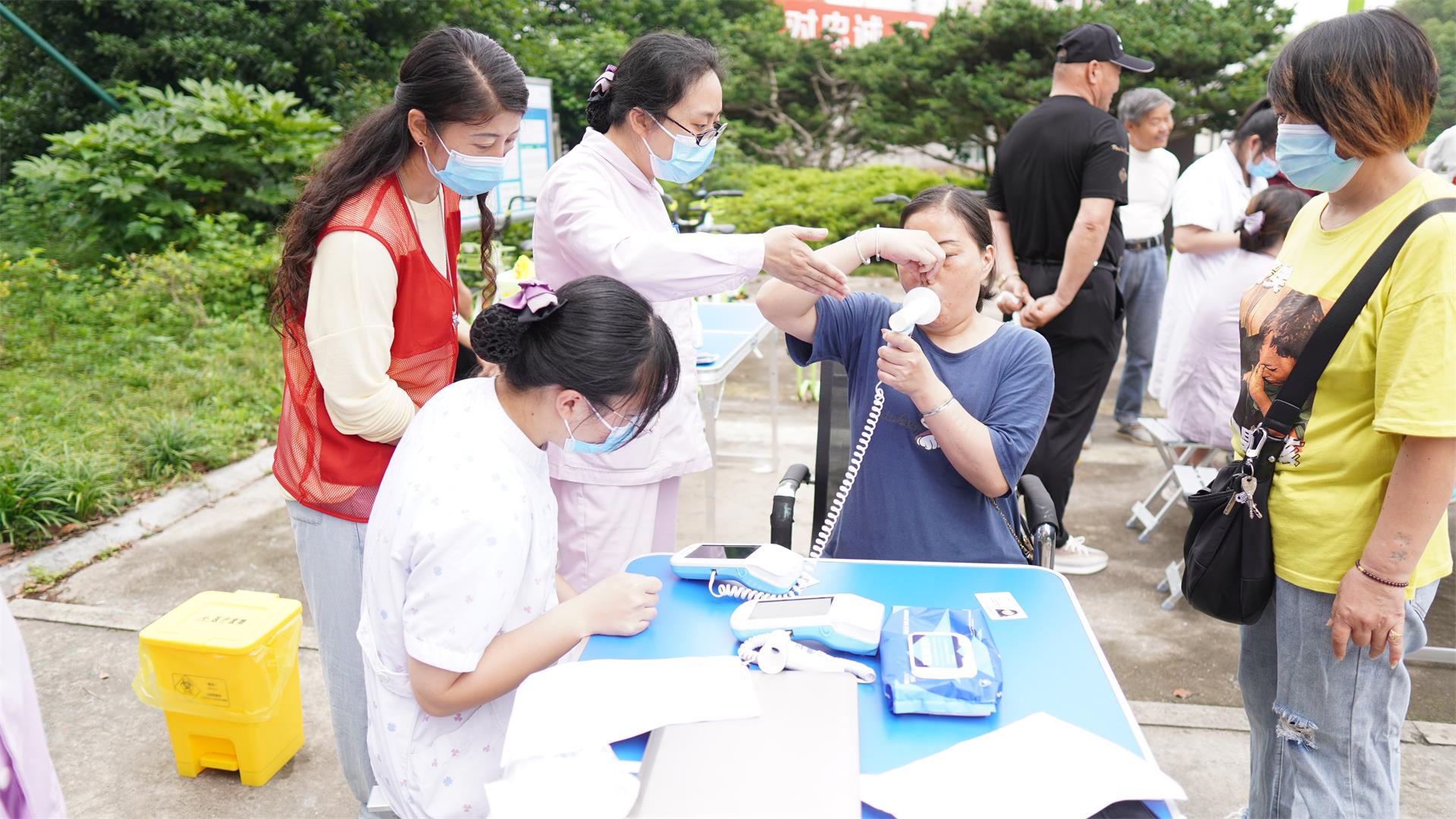 民生实事丨博爱医院医共体健康巡诊车首发开展区肺功能筛查工作