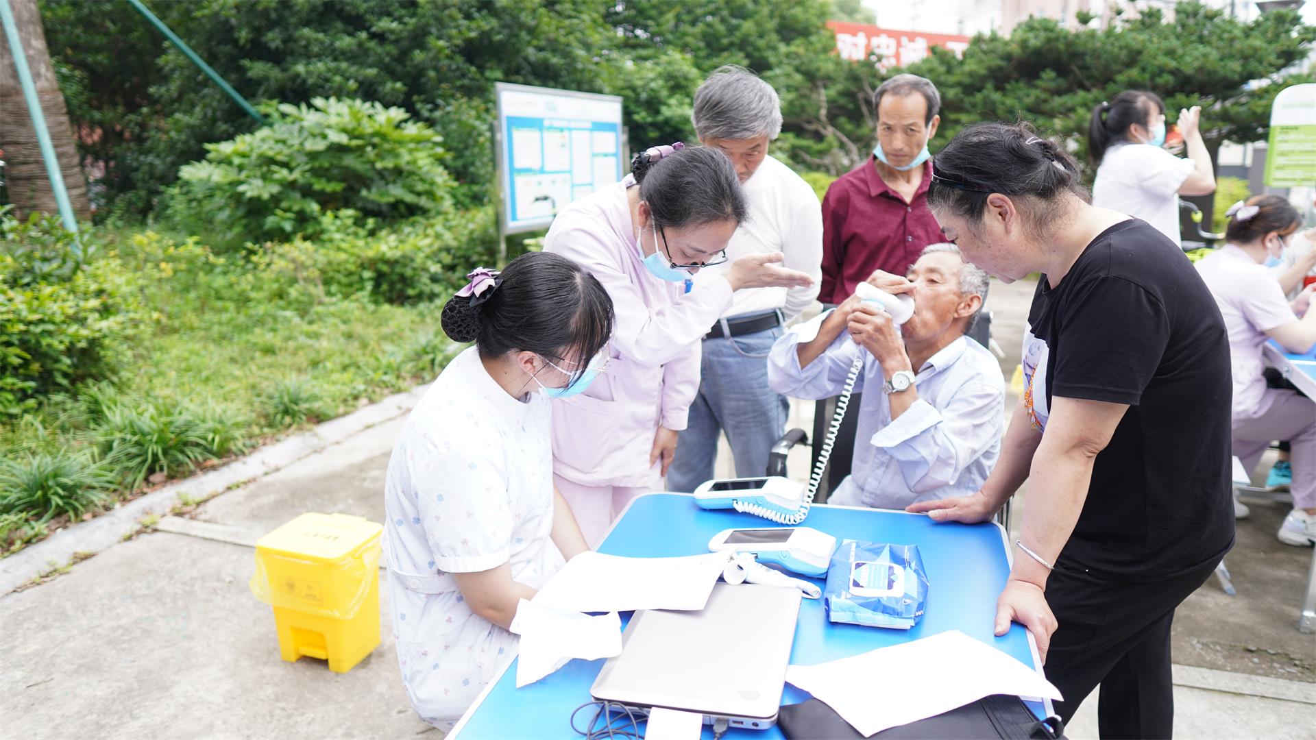 民生实事丨博爱医院医共体健康巡诊车首发开展区肺功能筛查工作
