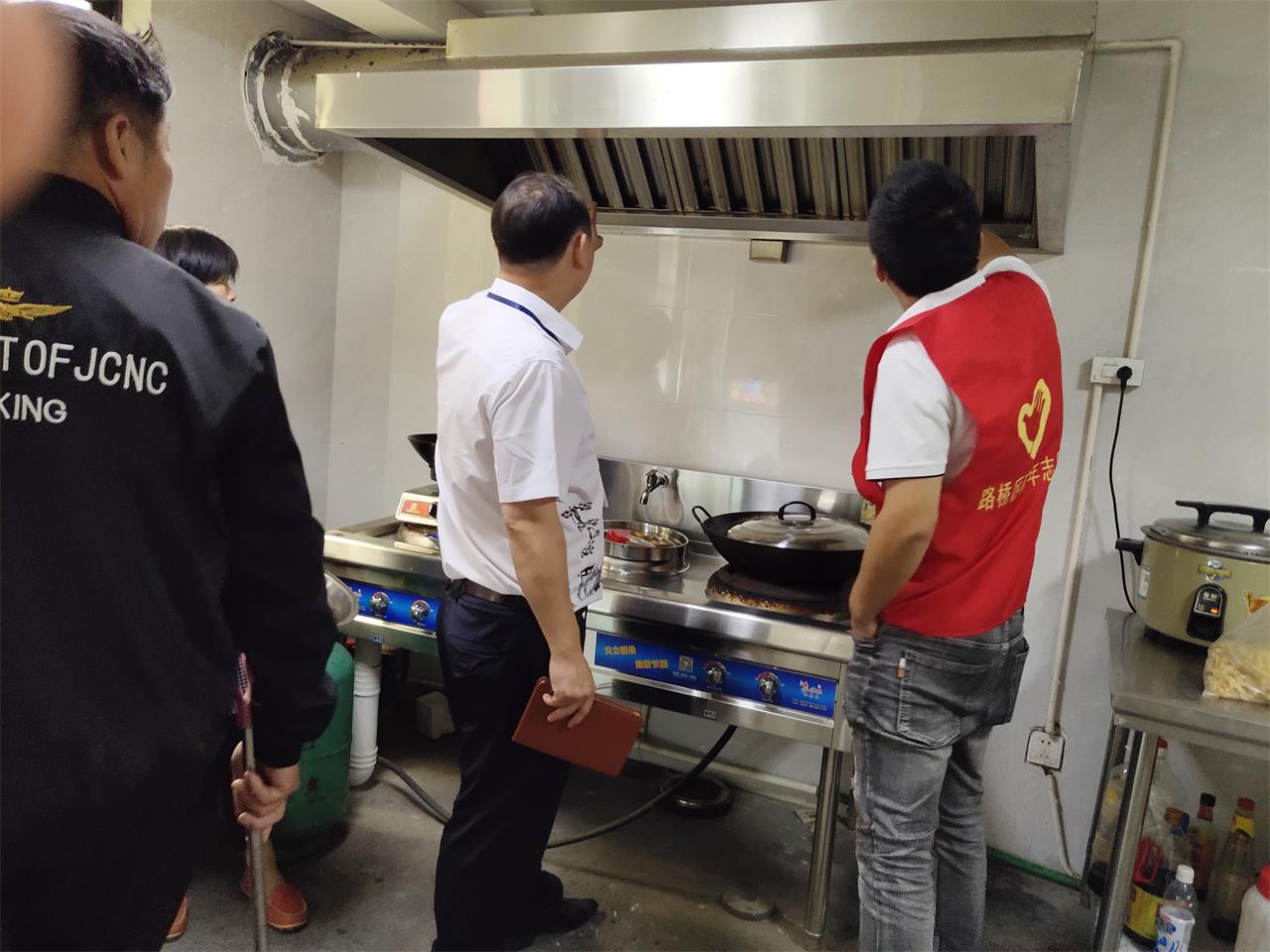 安全至上丨台州博爱医院对托管的路桥区居家养老场所开展安全隐患大排查