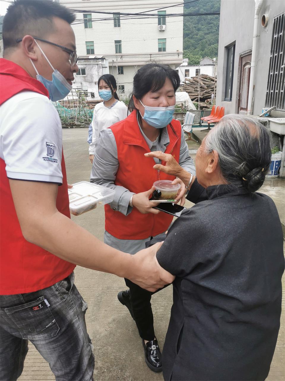 博爱行动丨全面推进助餐服务，重点解决老人“一餐热饭”难题|台州博爱医院医共体