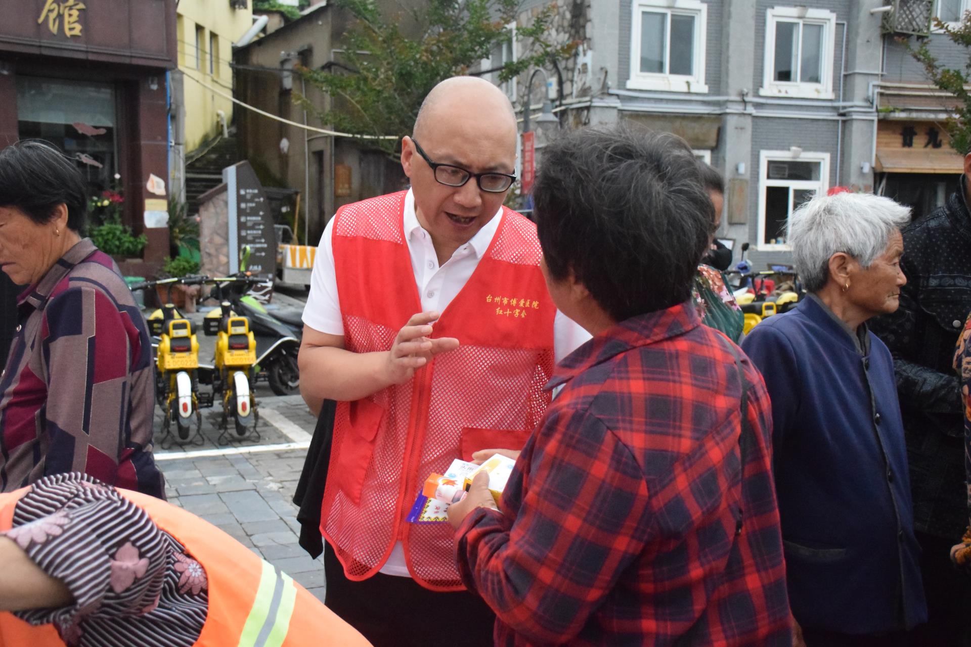 记“弘扬垦荒精神·传承红色基因”党史教育暨大陈岛送医送药送党报联合活动|台州博爱医院医共体党委