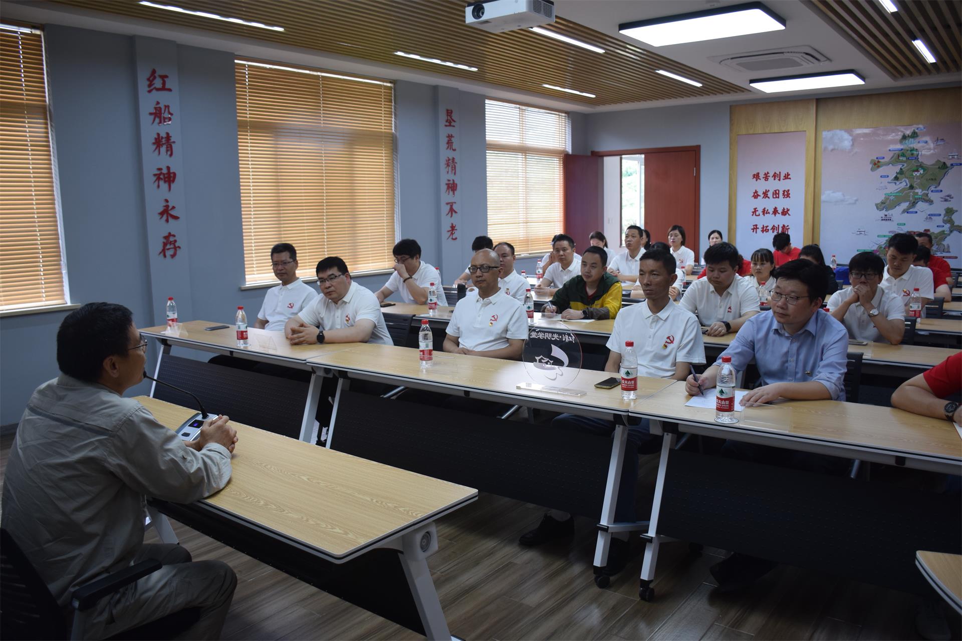 记“弘扬垦荒精神·传承红色基因”党史教育暨大陈岛送医送药送党报联合活动|台州博爱医院医共体党委