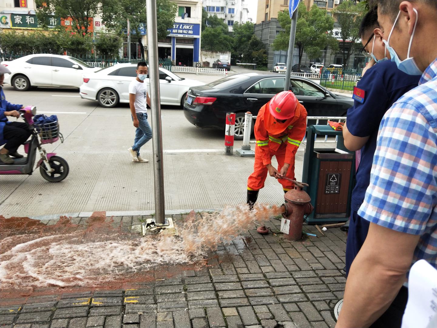 安全之弦不可松丨市区级消防、卫健系统领导莅临台州博爱医院检查指导