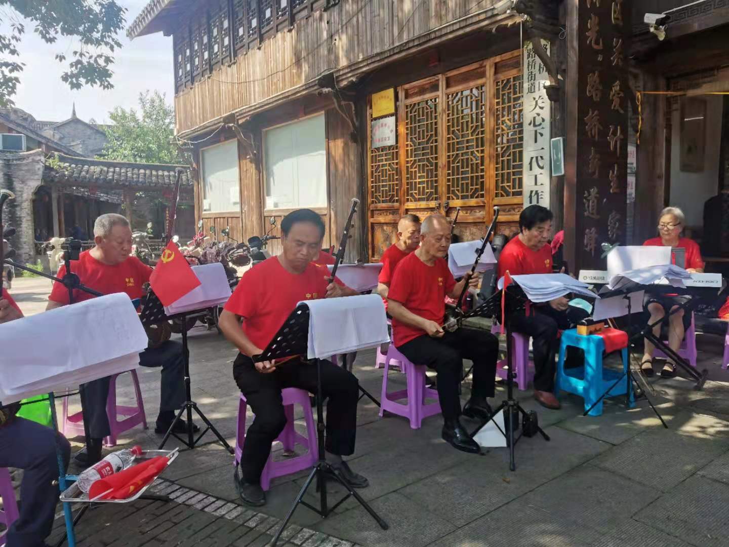 庆祝建党百年·唱支山歌给党听丨君同物业居家养老服务队开展文艺表演慰问活动